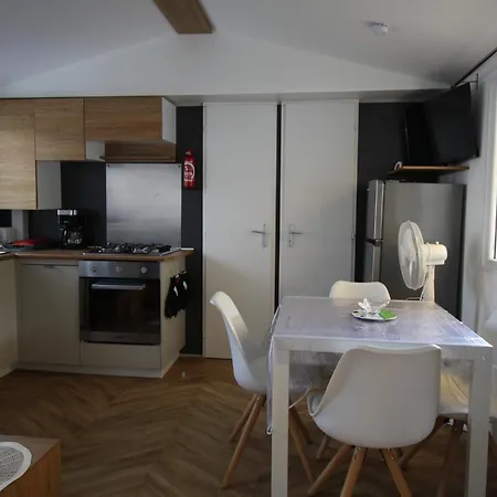 Le Domaine De 4 Etoiles A Emplacement 403 2ch 1sdb 6 Personnes *